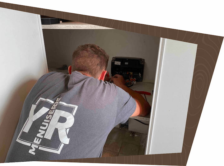 Installation-portail-electrique-somfy-challans-YR-Menuiserie-vendée Installation de portail électrique Somfy par YR Menuiserie en Vendée