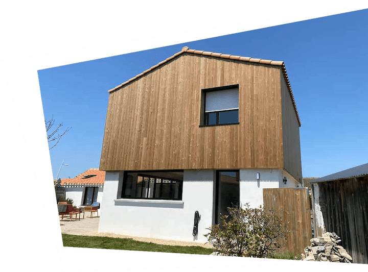 Maison avec surélévation en bois sur structure existante